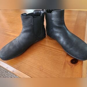XERO Shoes Women's Tari Leather Chelsea Boots Sz 9.5 Black Barefoot Ankle Bootie